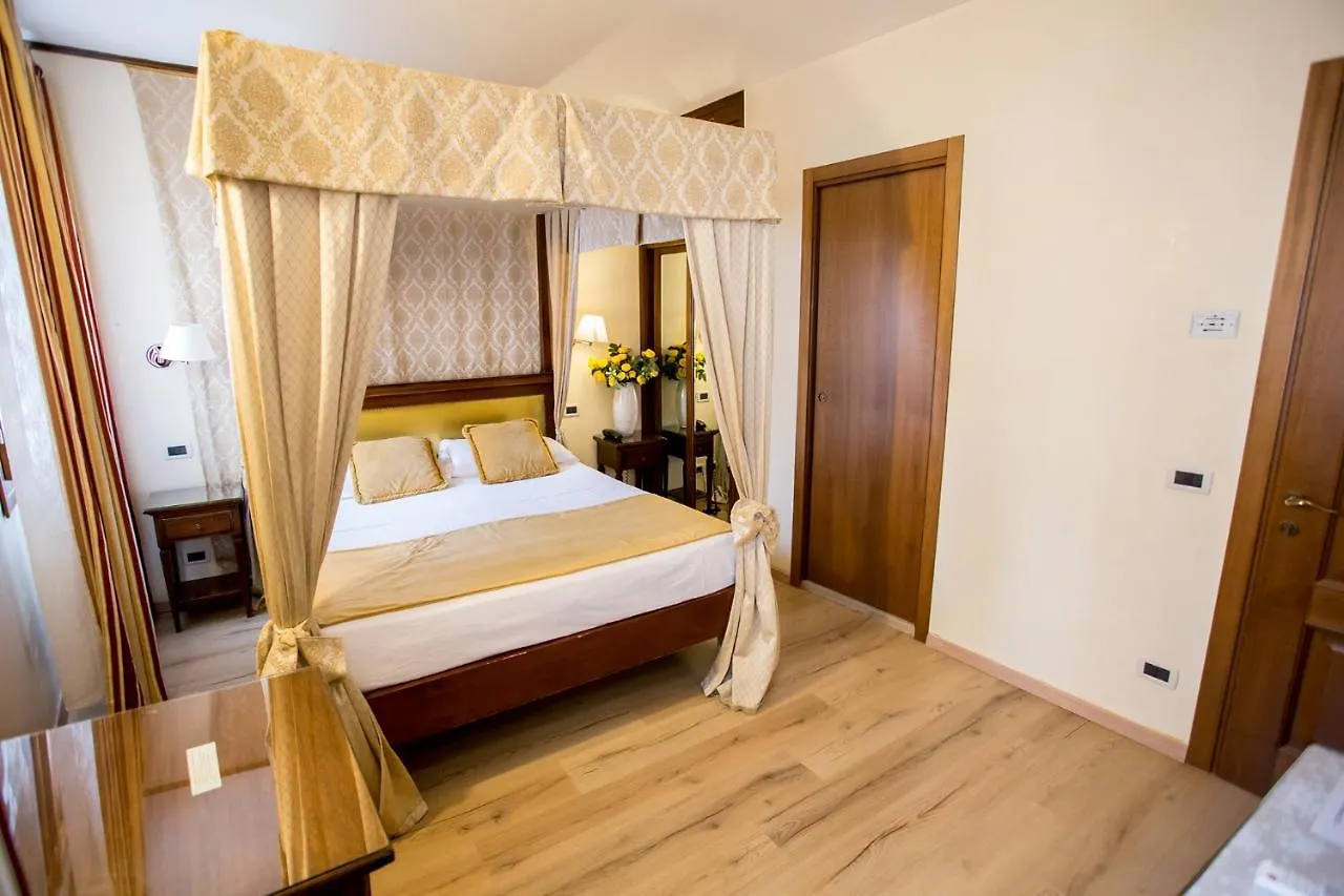 Residenza Rivo Alto Otel Venedik