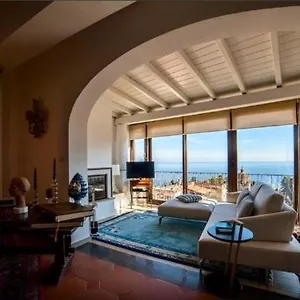 Casa Arico & Shatulle Taormina